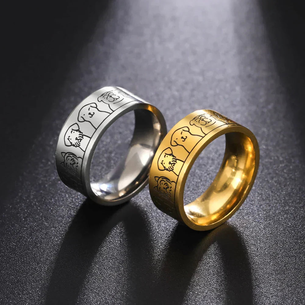 טבעת נירוסטה רחבה עם דמויות כלבים – עיצוב מונגר לנשים